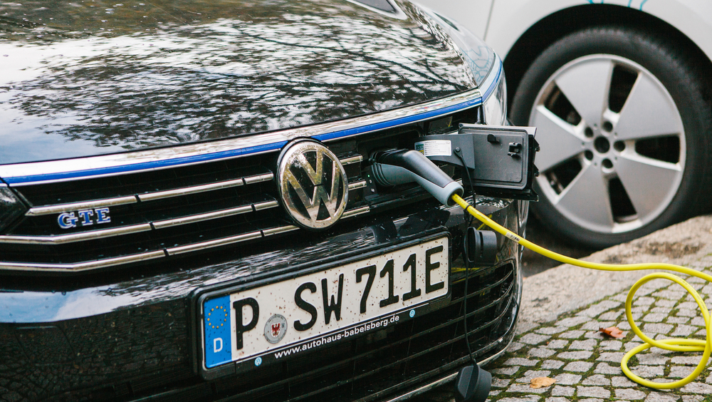 Volkswagen Prepares Mobile Quick Charging Stations for EVs, Pilot Debut Early 2019